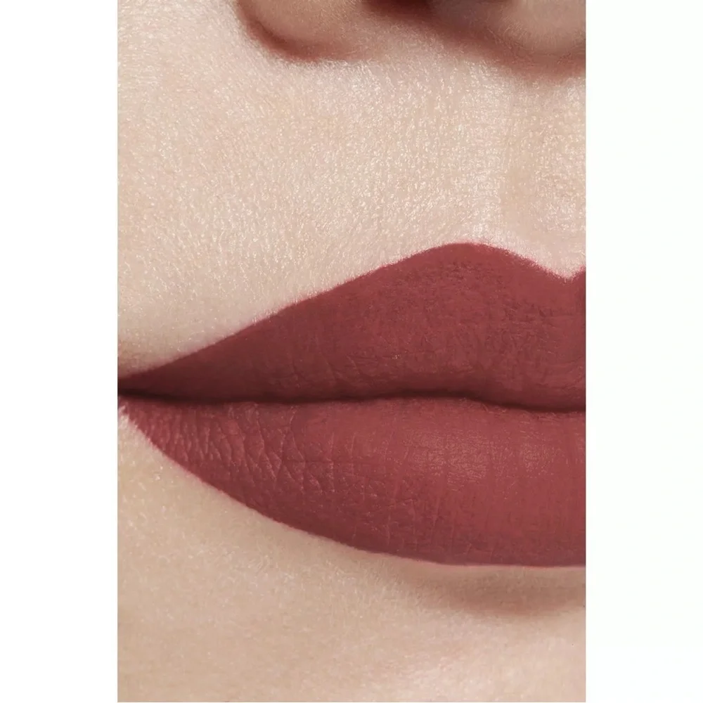 CHANEL Red Lipstick Vibrant Satin Finish - Picture 6 of 9